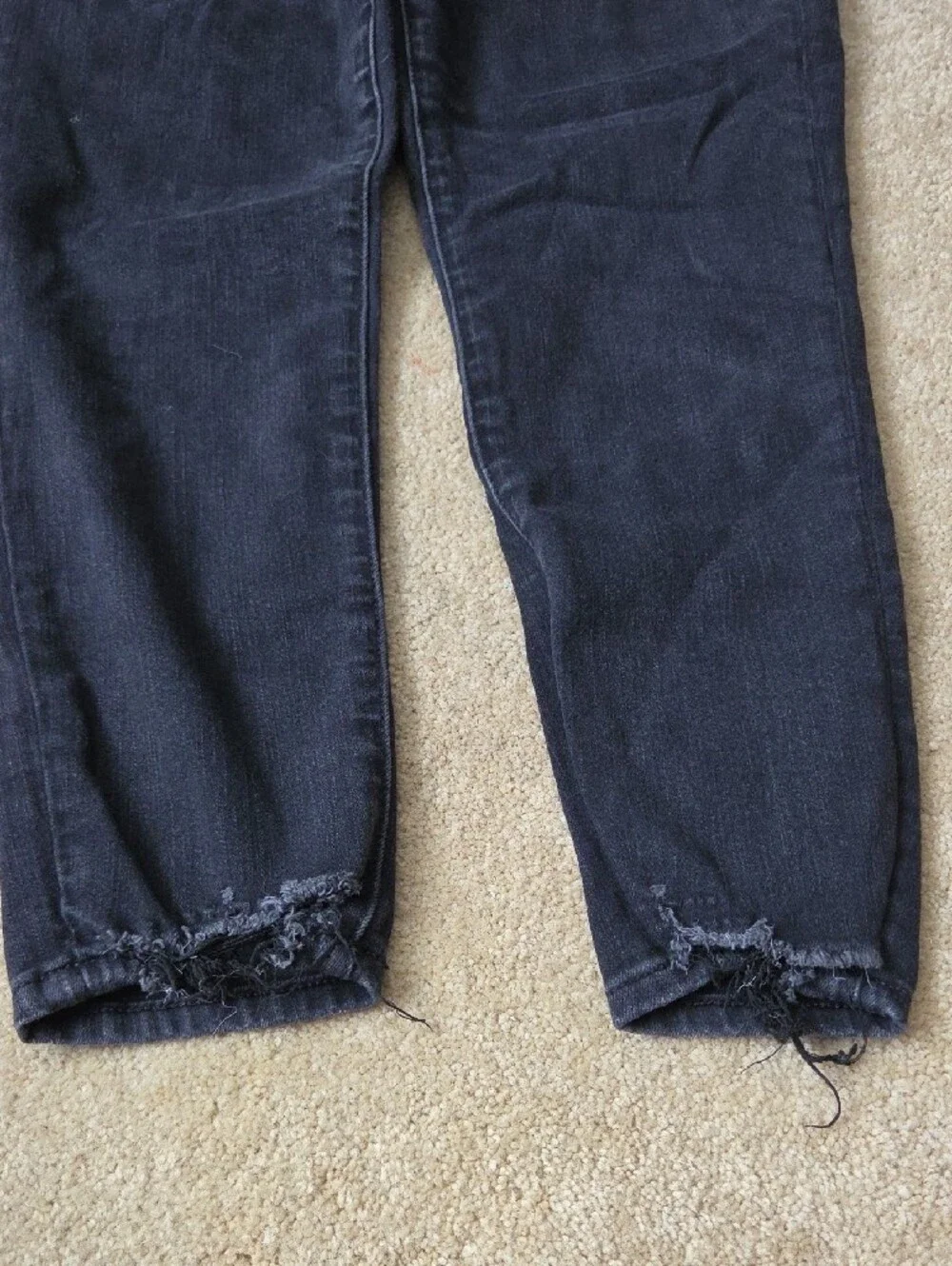 American Eagle Outfitters Black Button-Fly Jeans with Frayed Hem - Picture 2 of 8